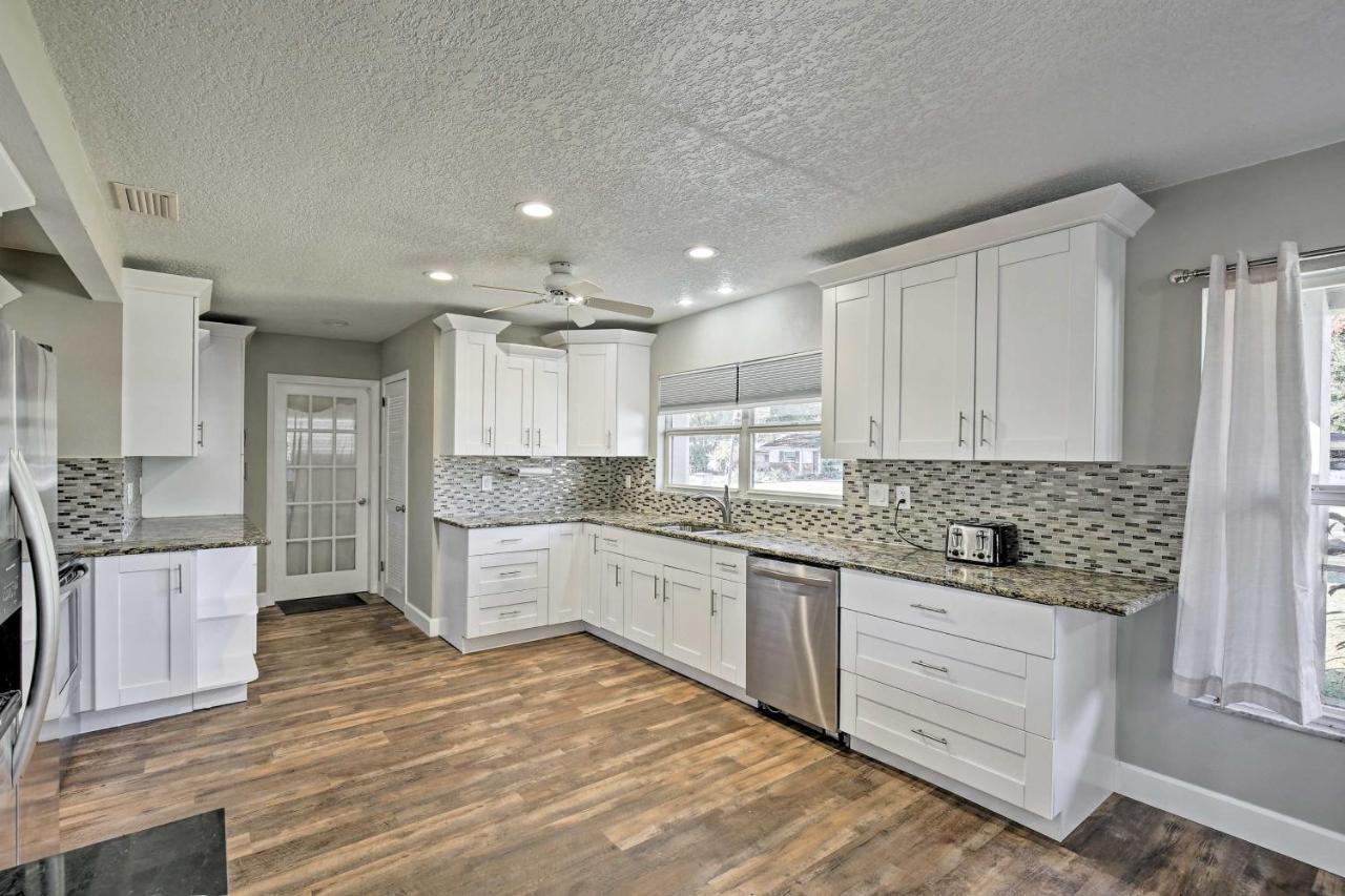 Waterfront Gem With Pool, Dock And Lanai In Tampa! Vila Exterior foto